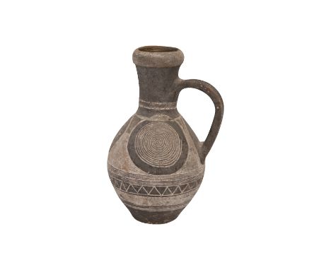 Steinzeugkrug mit Reliefmuster, Hoehe 37 cm. | Stoneware Pitcher with relief pattern, height 37 cm.