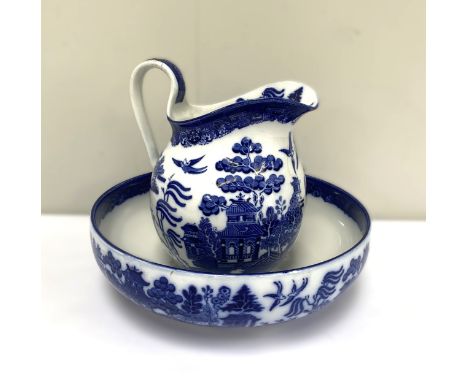 Willow pattern pitcher and wash basin, 37 x 13 cm.