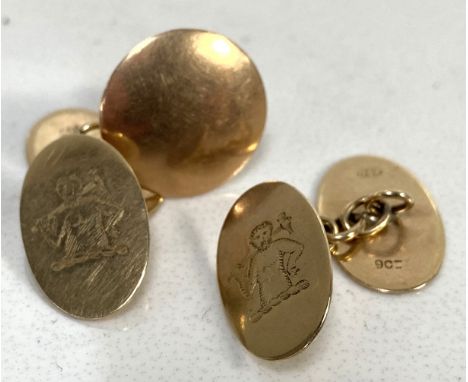 A pair of 9ct gold cufflinks 5.2 g, and a 15ct gold button, 2 g.&nbsp;