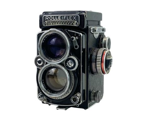 A Franke & Heidecke Synchro-Compur Rolleiflex twin-lens camera Number 794539, with a Carl Zeiss Nr2268561 Planar 1:2,8 f=80mm