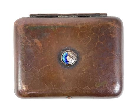 A Newlyn copper and enamel cigarette case. With a planished finish and central blue enamel boss, stamped mark, 10X7.5cm.