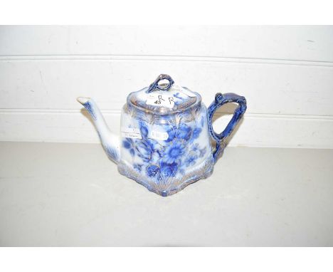 LATE 19TH CENTURY BLUE AND WHITE DESIGN TEAPOT