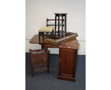 A Victorian mahogany Pembroke table, the rectangular top and flaps over end drawer on turned tapering legs and brass castors,