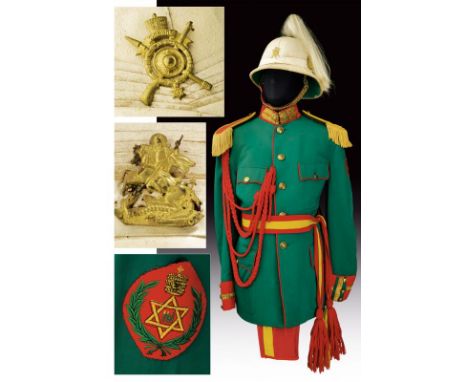 dating: 1941 - 1974 provenance: Ethiopia, Colonial helmet made of cork, covered with linen fabric and lacquered in white. Wit