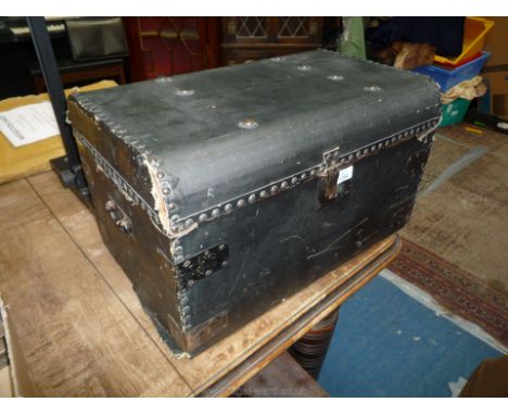 A small black trunk a/f.