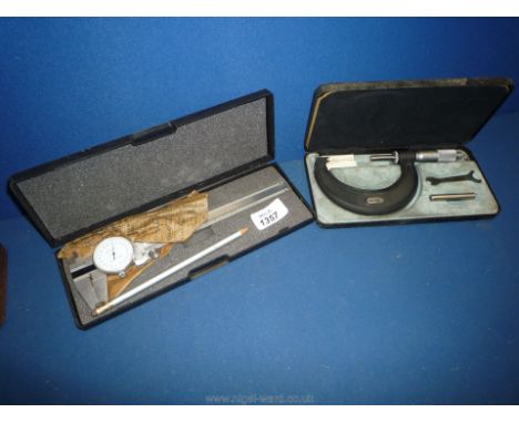 A cased stainless hardened Vernier gauge to measure in internal and external dimensions up to 15cms, the shockproof dial with