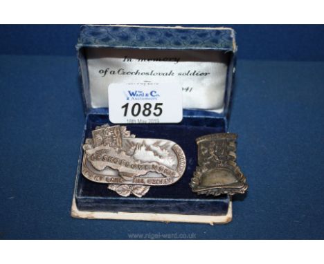 A metal badge in memory of a Czechoslovak soldier, Great Britain 1941, in original box, badge stamped H. W. Miller, box addre