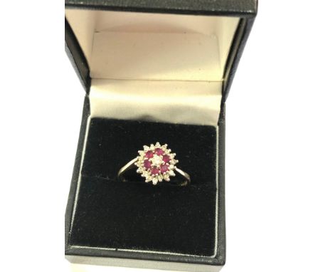 9ct gold ruby and diamond cluster ring weight 2.7g 