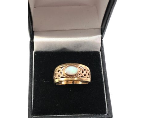 9ct gold opal ring weight 5g, good overall condition