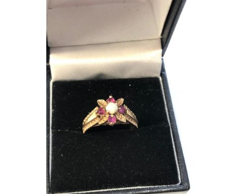 Vintage 9ct gold opal and ruby ring weight 2.8g 