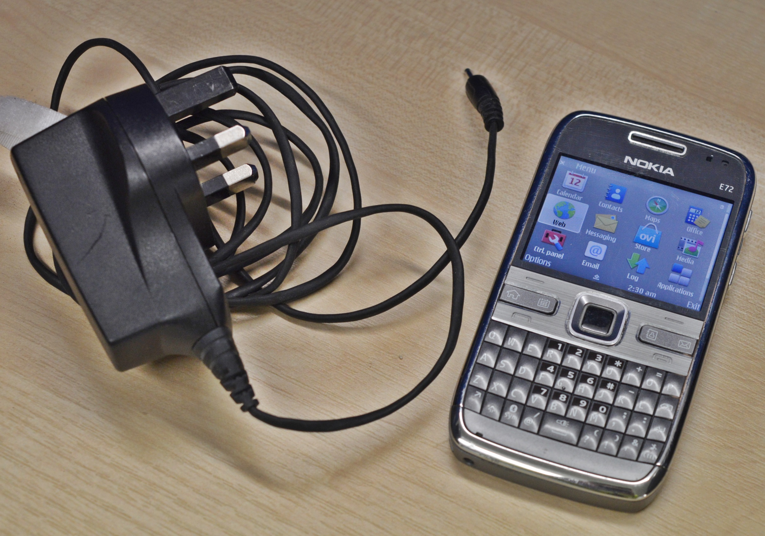 1 x Nokia E72 Mobile Phone Handset With Charger - Features ...