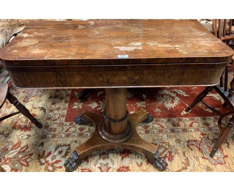 A Victorian rosewood foldover card table, 77 x 91 x 44cm