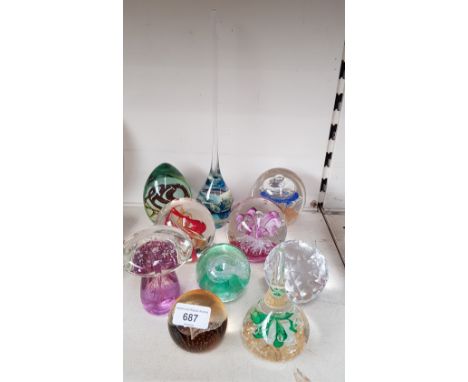 10 glass paperweights including Isle of Wight Glass, Caithness ‘Heart of Gold’ and a paperweight 32cm high 