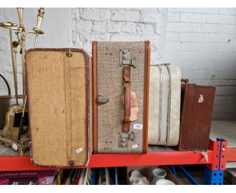 4 vintage travel cases. 