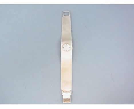 A 9ct gold ladies Rotary 21 jewel - Length 17cms - bracelet strap has slight kink to it, working - weight approx 41 grams