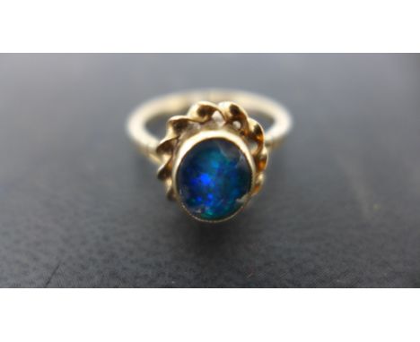 A 9ct gold ring - size O - Weight approx. 2.5 gms Condition report: Some usage wear, losses to opal effect stone 