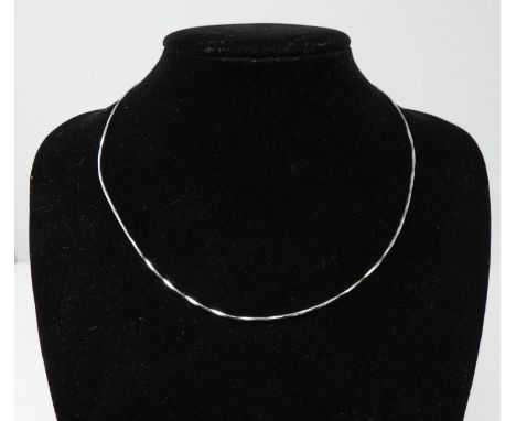 A 18ct white gold facated omega rigid chain with secure lobster clasp. Stamped 750. Weight 8.2g. L.44cm 