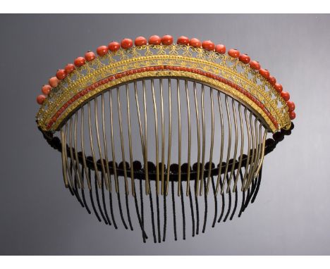 A coral comb tiara decoreted with 26 red coral boulles on a copper and gilt metal mounting - Sicily (Italy), Bourbon period, 