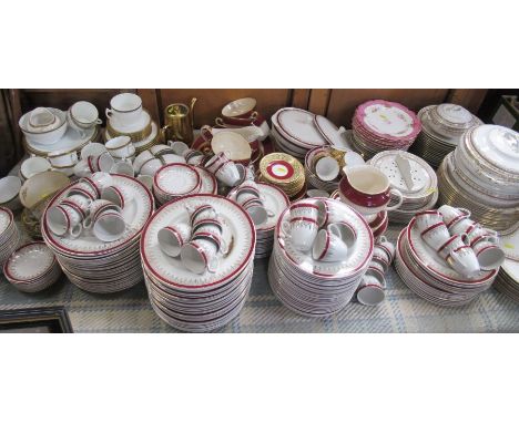 A collection of mixed dinner and tea ware, to include Losol ware, Aynsley, Myott, Collingwood etc