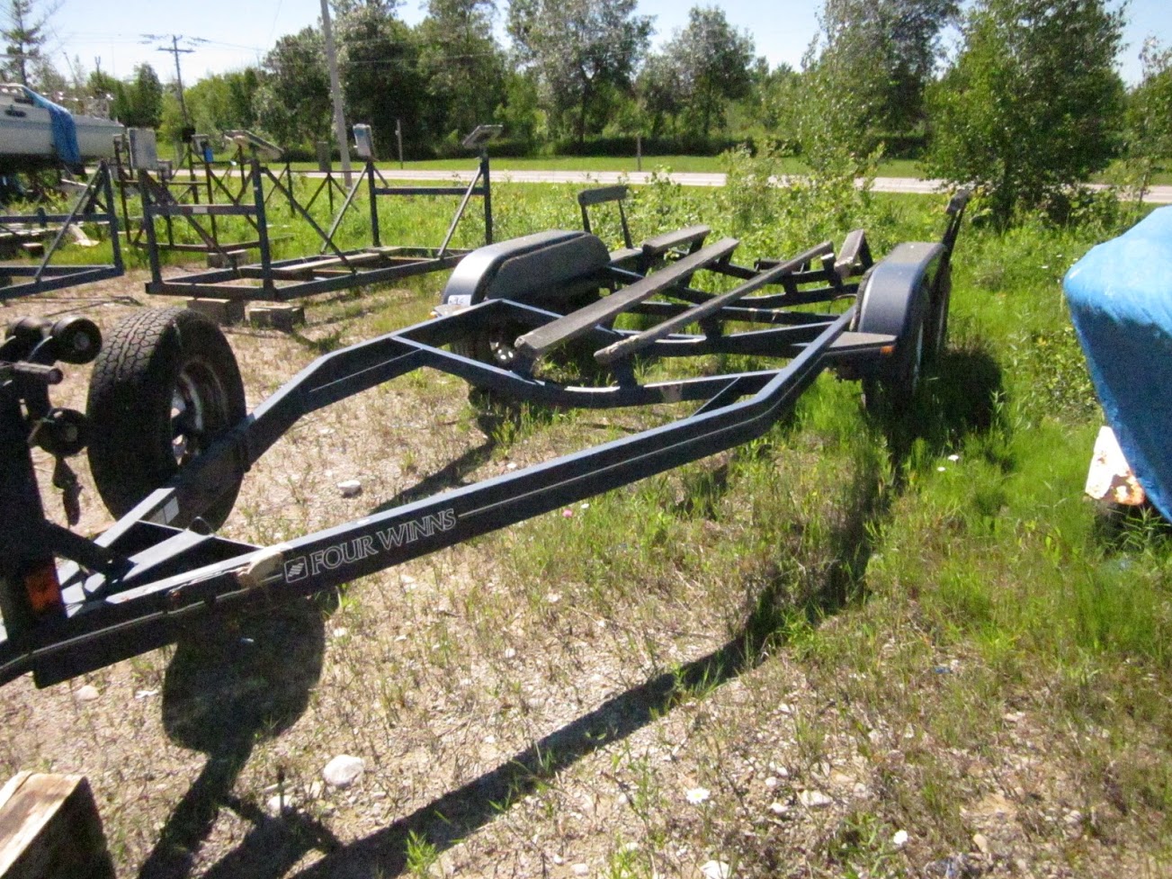 FOUR WINNS TANDEM AXLE BOAT TRAILER C/W SPARE TIRE (NO OWNERSHIP