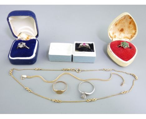 9CT GOLD MARKED JEWELLERY, a selection to include a small signet ring, 4 semi-precious stone set dress rings and two small ch