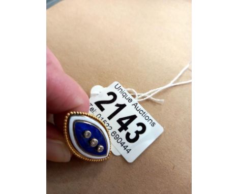 An 18ct enamel diamond ring, size K.