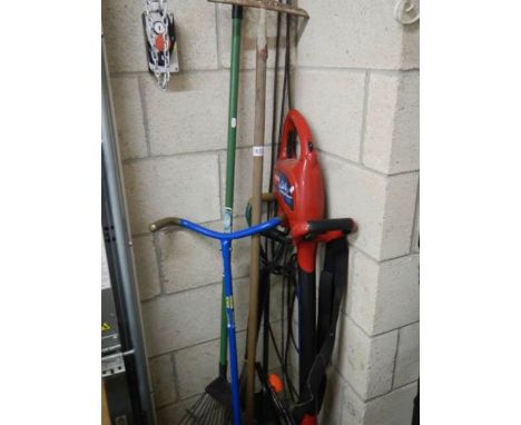 Five garden tools and a trimmer with battery. COLLECT ONLY.