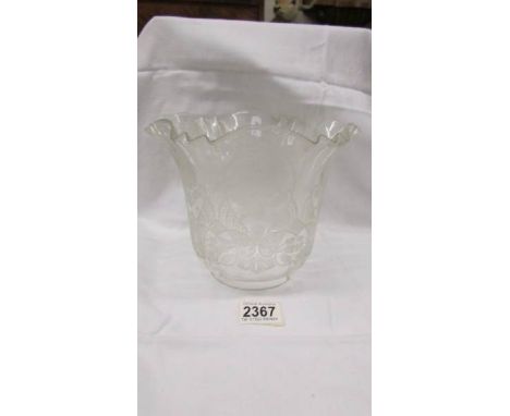 An early 20th century acid etched tulip oil lamp shade in good condition with no damage.