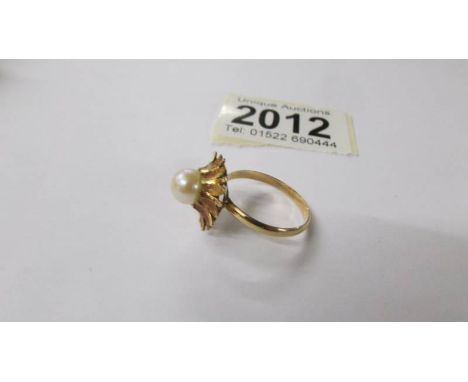 A yellow metal ring set pearl (tests as 9ct gold), size R. 3.5 grams.