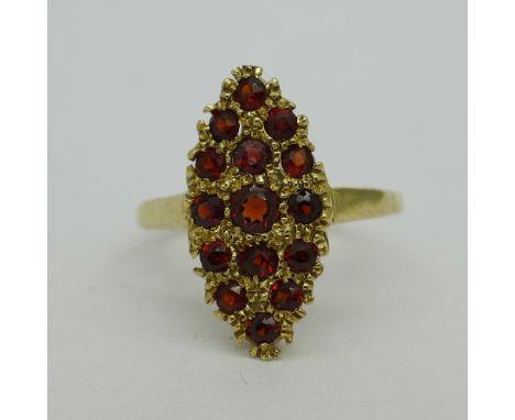 A 9ct gold and garnet ring, weight 2.6g, size N