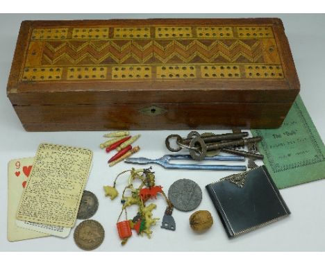 A wooden inlaid games box, with silver compact, a/f, old keys, a spiritualists ring with black cat and other animal charms an