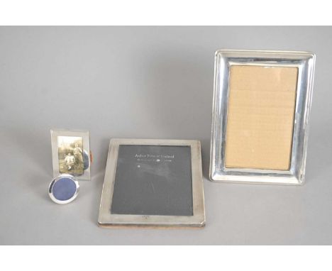 A rectangular silver frame, Birmingham 1918, 22cm x 16cm, together with a further rectangular silver frame, London 1997, 21.5