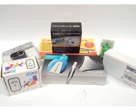 Various household and other accessories, to include Laser Scissors, Ultimate laptop cleaning kit, spy alarm clock, motion min