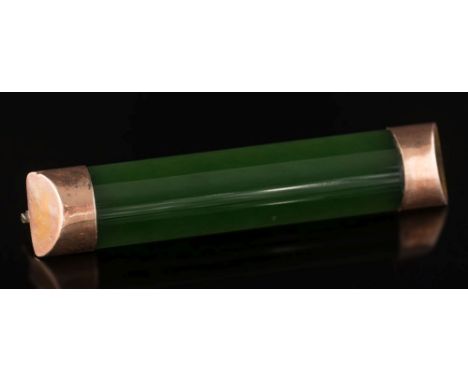 A jade and gold mounted bar brooch: 53mm long, 7.6gms gross weight. 