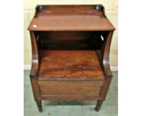 A good quality 19th century night commode on reeded and turned supports with brass caps and castors (possibly Gillows) 76cm h