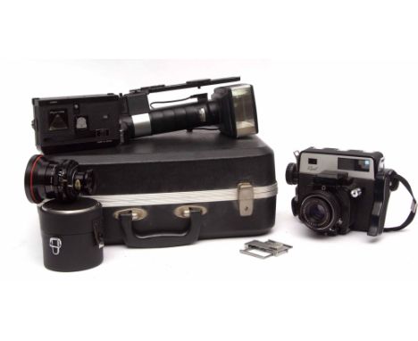 Mixed Lot: Konika "Koni-Omega Rapid" camera with fitted standard lens together with a cased interchangeable No 3803728 hexano