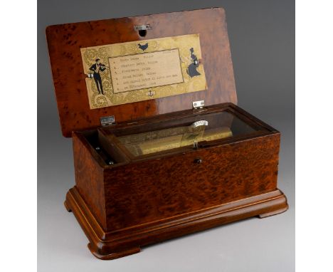 A late 19th Century Continental probably Swiss walnut cased music box, single comb with 13cm barrel, in walnut case with glas