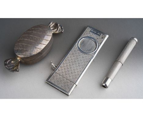 A group of silver to include: a Modern engine turned cigar cutter, hallmarked WM, Birmingham, 1983; a 925 stamped sweet shape