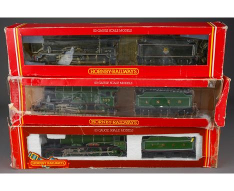 Hornby 00 Gauge Locomotives x 3 to include R.053 LNER Class B17 Loco 'Manchester United', R.859 LNER 4-4-0 Loco 'The Fitzwill