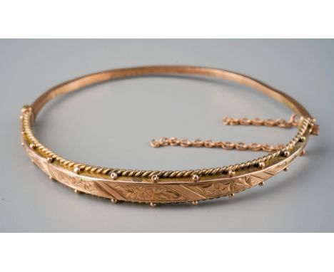An Edwardian 9ct gold bangle and some modern broken yellow metal chain sections, bangle hallmarked 9ct gold Birmingham 1907, 