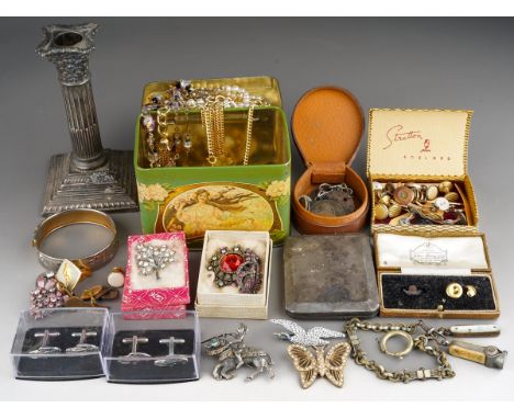Assorted costume jewellery to include brooches, necklaces, beads, gilt metal cuff links, tie pins, two pairs of boxed chrome 