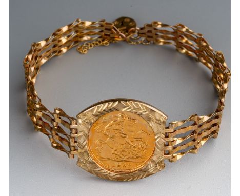 9 ct gold Gate bracelet with a mounted 1982 half sovereign, gross weight 10g