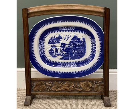 UNUSUAL OAK FRAMED FIRE SCREEN & AN INLAID MAHOGANY OVERMANTLE MIRROR, the fire screen with carved vine and berry detail, ins