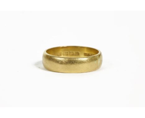 A 22ct gold wedding ring, London, 1921, by W Wilkinson Ltd6.22g