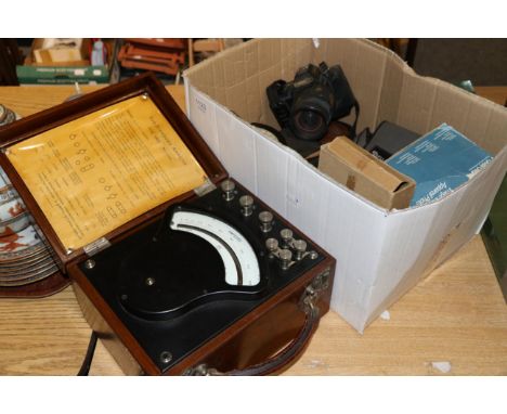Edison & Swan Q And I Detector No.23492, dated 1918, in mahogany case with Broad Arrow mark to base 3.5'', 9cm high together 