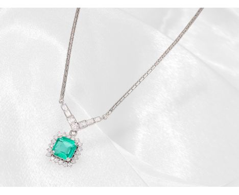Kette/Anhänger: hochwertiges vintage Platincollier mit Smaragd und Brillanten, ungetragen: Ca. 40cm lang, ca. 15,5g, Platin, 