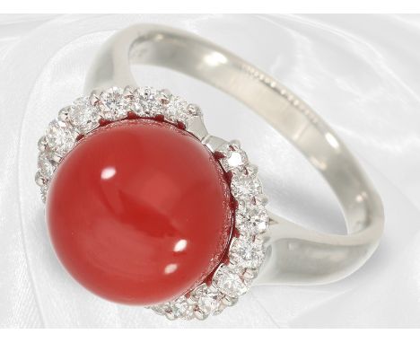 Ring: massiver vintage Goldschmiede-Platinring mit Koralle in Spitzenqualität und Brillanten: Ca. Ø18mm, Ringgröße 57, ca. 10