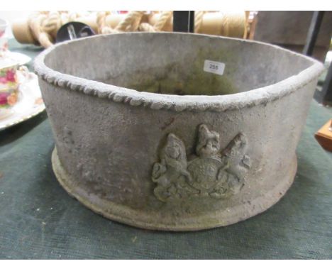 Lead planter with Royal coat of arms - Approx Diameter 31cm Height: 12cm 