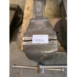 1 x Heavy Duty Bench Vice - Ref: C2C052 - CL011 - Location: Altrincham WA14Collection Details:Locati