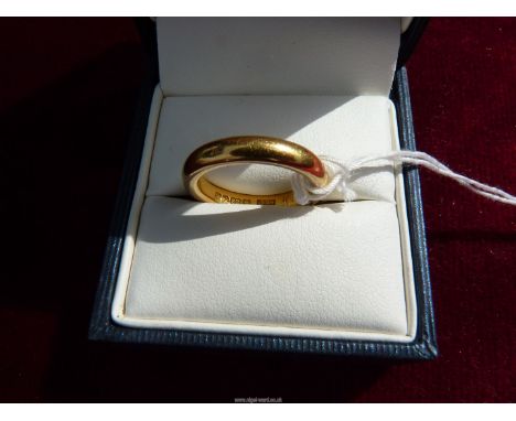 A 22ct gold Wedding band, size K, weight 7.5g.